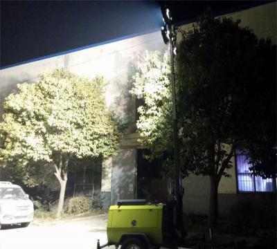 奔馬移動(dòng)照明車(chē)保障客戶夜間施工